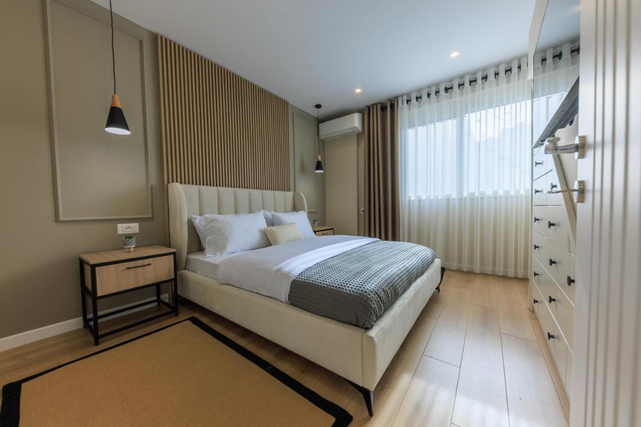 One-Bedroom Rooftop Skyline Central Hidden Gem In Тирана Екстериор снимка