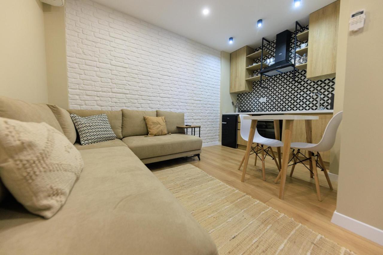 One-Bedroom Rooftop Skyline Central Hidden Gem In Тирана Екстериор снимка