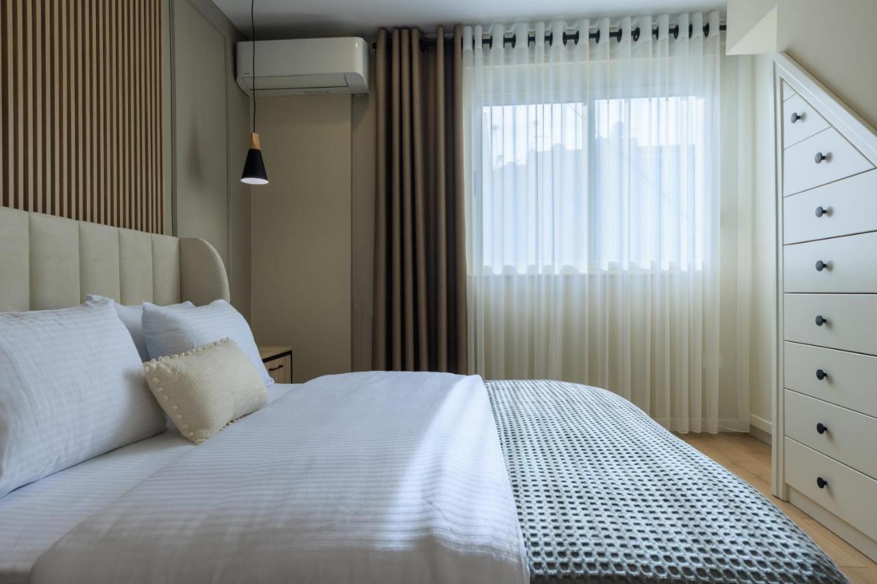One-Bedroom Rooftop Skyline Central Hidden Gem In Тирана Екстериор снимка