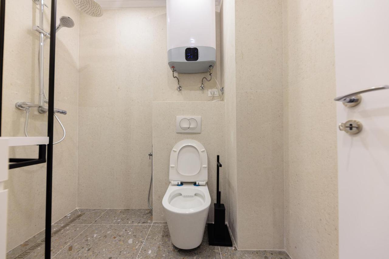 One-Bedroom Rooftop Skyline Central Hidden Gem In Тирана Екстериор снимка